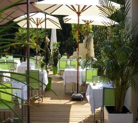 Logis Hotels - Le Pont Bernet - Hotel 2 Etoiles Et Restaurant Le Pian-Medoc Ngoại thất bức ảnh