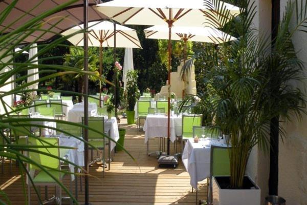 Logis Hotels - Le Pont Bernet - Hotel 2 Etoiles Et Restaurant Le Pian-Medoc Ngoại thất bức ảnh