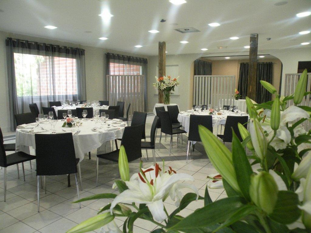 Logis Hotels - Le Pont Bernet - Hotel 2 Etoiles Et Restaurant Le Pian-Medoc Ngoại thất bức ảnh