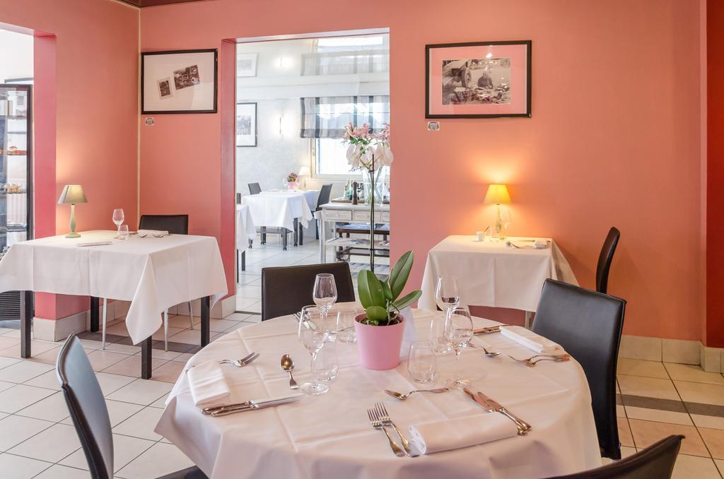 Logis Hotels - Le Pont Bernet - Hotel 2 Etoiles Et Restaurant Le Pian-Medoc Ngoại thất bức ảnh