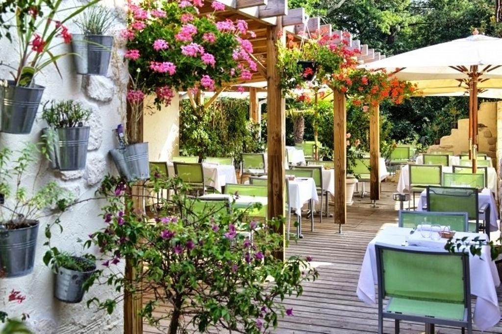 Logis Hotels - Le Pont Bernet - Hotel 2 Etoiles Et Restaurant Le Pian-Medoc Ngoại thất bức ảnh