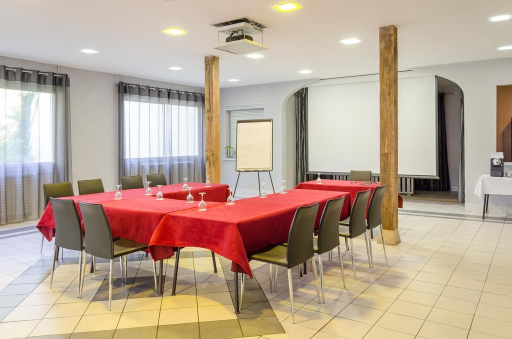 Logis Hotels - Le Pont Bernet - Hotel 2 Etoiles Et Restaurant Le Pian-Medoc Ngoại thất bức ảnh