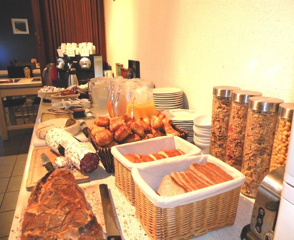 Logis Hotels - Le Pont Bernet - Hotel 2 Etoiles Et Restaurant Le Pian-Medoc Ngoại thất bức ảnh